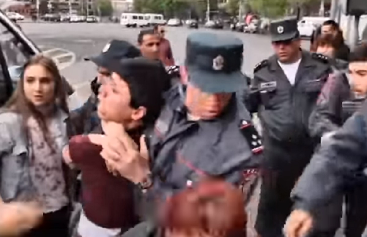 Veliki prosvjedi tresu Armeniju: Uhićena tri oporbena političara i oko 200 prosvjednika