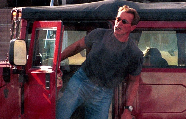 VIDEO Arnolda Schwarzeneggera napao slon dok je bio na safariju