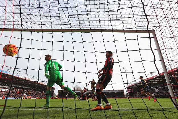 Arsenal slavio kod Bournemoutha i vratio se u utrku za Leicesterom