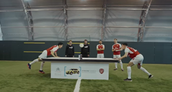 Pogledajte kako igrači Arsenala igraju stolni glavomet