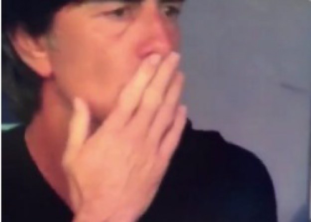 VIDEO Joachim Low je nepopravljiv: Pogledajte što je sad mirisao