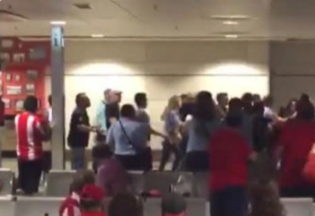 VIDEO Navijači Reala i Atletica se potukli na aerodromu