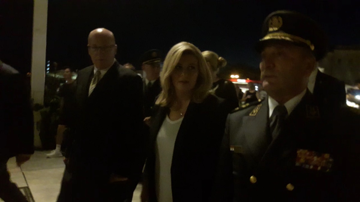 Kolinda došla vidjeti leš Leopolda Mandića: "Joj, nebo se otvorilo u Vinkovcima nakon mog govora"
