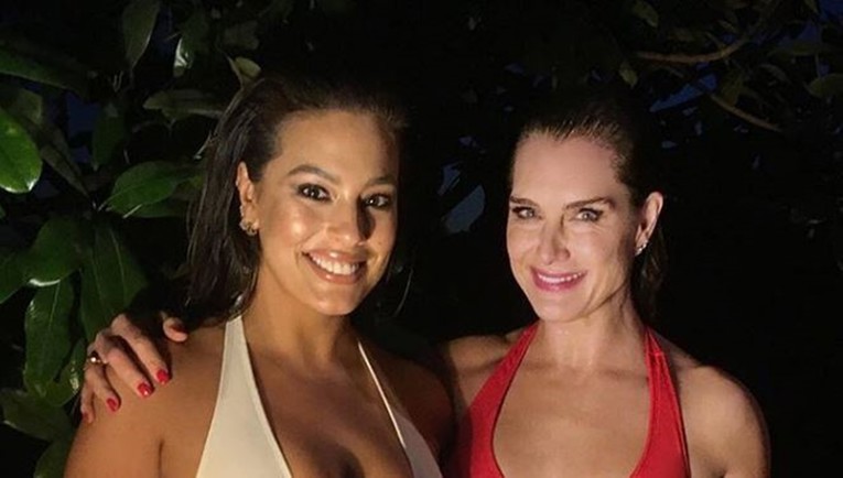 Ashley Graham i Brooke Shields pozirale u badićima, koja je zgodnija?
