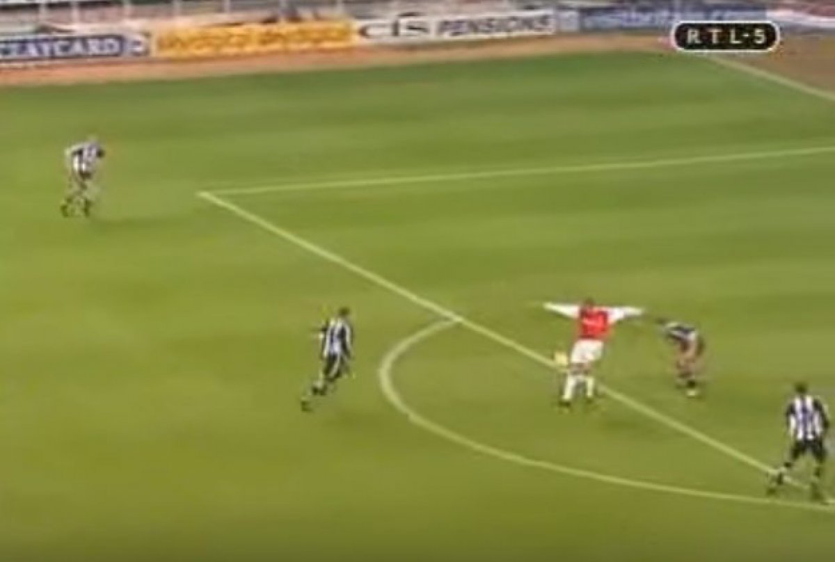 Majstorija kojoj se i danas divimo: Prije 15 godina je Bergkamp zabio "onaj gol"