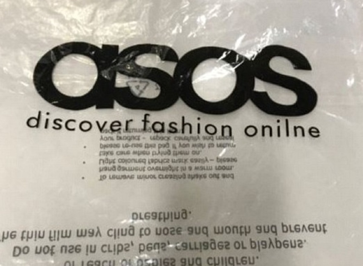 Zaposlenik Asosa slučajno naručio 17.000 vrećica s greškom: Vidite li u čemu je problem?