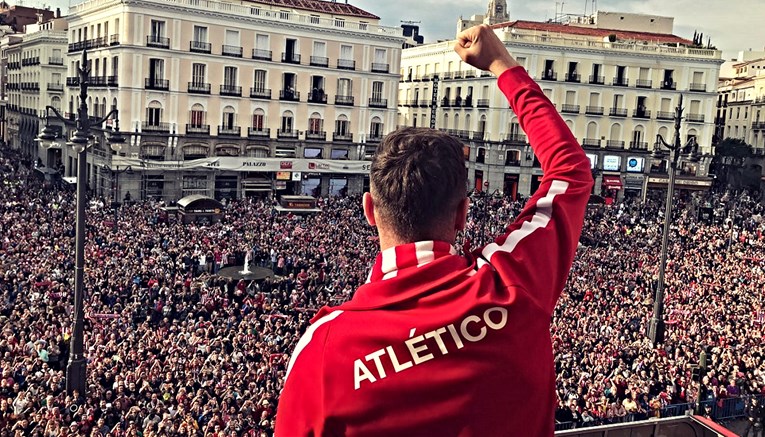 LUDNICA U MADRIDU Pogledajte kako su navijači Atletica dočekali svoje heroje