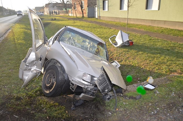 Prometna nesreća u Slavoniji, muškarac teško ozlijeđen nakon što je sletio u kanal