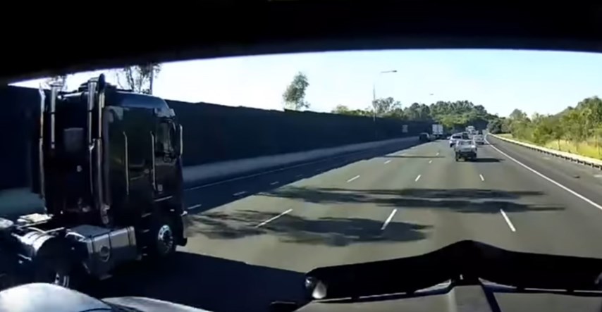 Video: Tegljačem pokupio auto i nastavio voziti