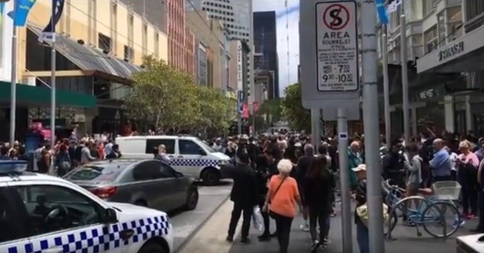 UŽAS U MELBOURNEU Zaletio se automobilom u masu ljudi, troje mrtvih i 20 ranjenih