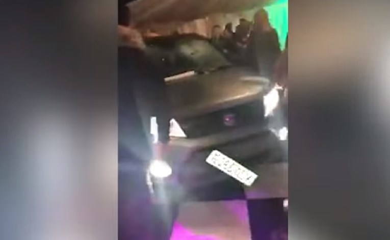 VIDEO Autom se zabio u klub u Britaniji, 13 ozlijeđenih: "Nisu ga pustili unutra"