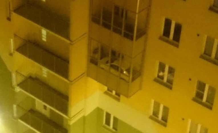 FOTO Kako je uspio parkirati auto na balkon 4. kata? Evo odgovora