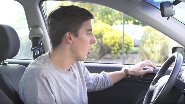 VIDEO Vrata na autu baš nikad ne smijete otvarati lijevom rukom, pogledajte zašto