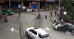 VIDEO Junaci s ulice: Rukama podigli auto i spasili dječaka