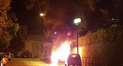 FOTO U Zadru napadnuti Bugari, zapaljen im automobil