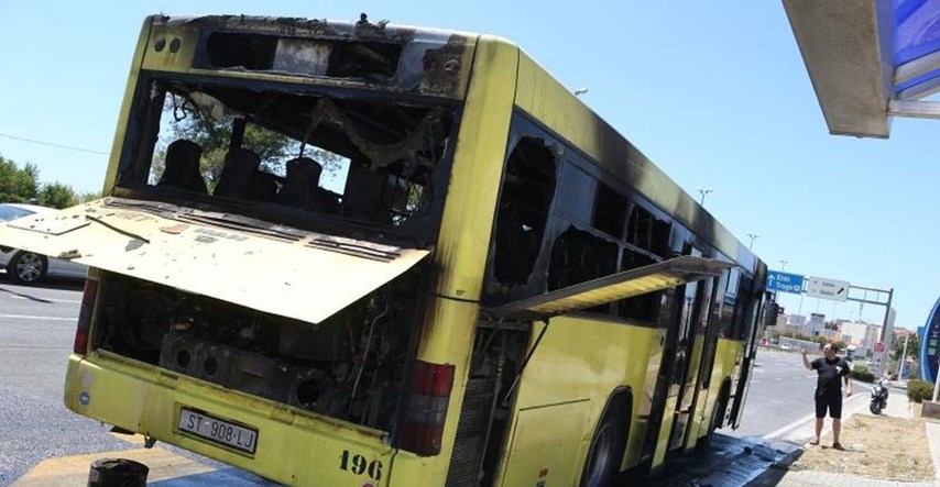 FOTO U Splitu kod benzinske pumpe planuo gradski autobus