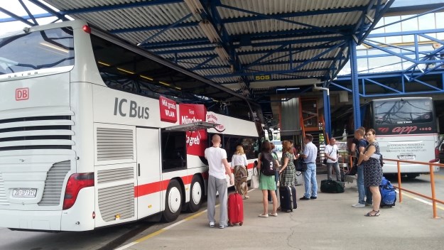 Najmanje 250 ljudi svakog tjedna autobusom iz Osijeka odlazi na rad u Njemačku