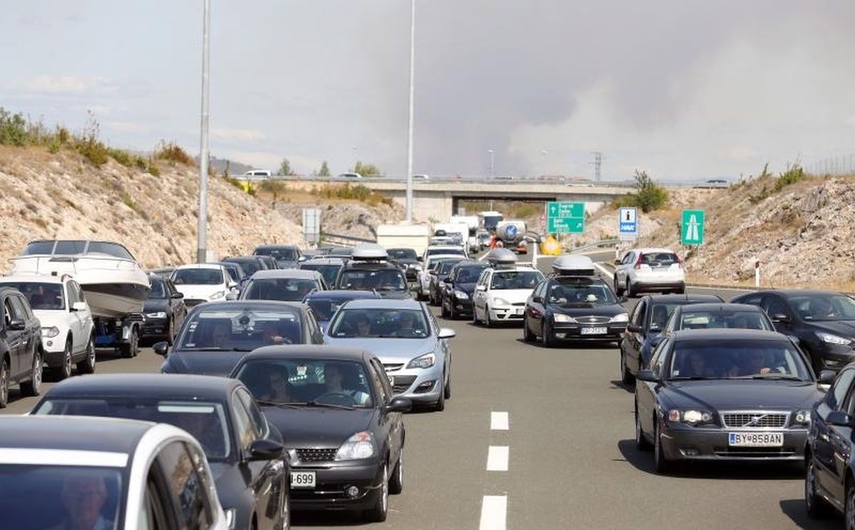 POŽARI PARALIZIRALI DALMACIJU Zatvorena autocesta i  lokalne ceste, pripazite na ovo ako putujete