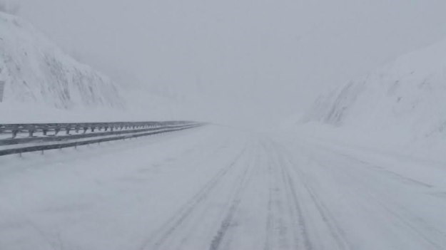 Evo kako je izgledala A1 danas popodne; Snijeg zameo Liku i Gorski kotar, tisuće bez struje