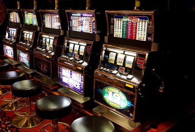 Optužnica Uskoka: Uz pomoć poreznog inspektora postavljali ilegalne automate za kockanje