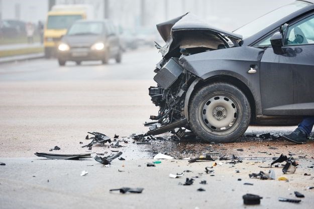 U sudaru s teretnim vozilom poginuo vozač BMW-a splitskih registracija