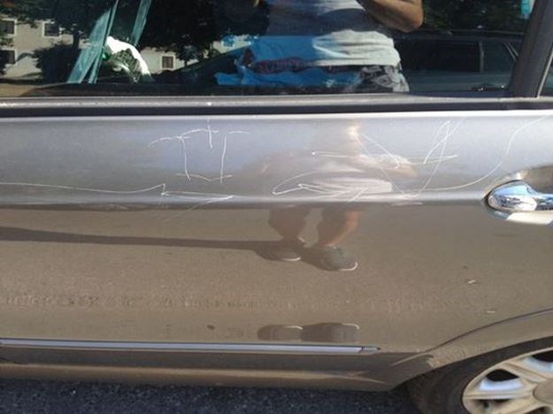 Auto iz Beograda u Rijeci išarali ustaškim znakovljem, Riječanin bijesan: "Jebi se čitavi Balkan"