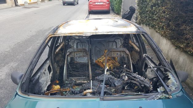 Eksplozija pa požar, u Splitu gorjeli kombi vlasnika kafića i terenac sutkinje