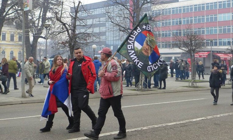 U Banjoj Luci na obilježavanju neustavnog praznika mahali zastavom s likom Ratka Mladića