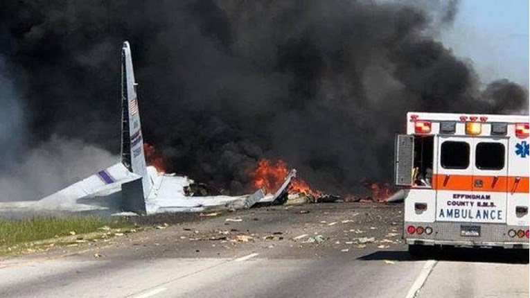 Srušio se vojni avion u Georgiji, najmanje petero mrtvih, objavljene snimke pada