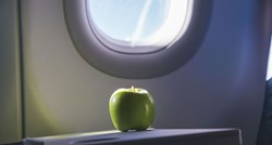 Putnica mora platiti 500 dolara jer je htjela ući s jabukom u avion