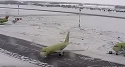 VIDEO Avion zbog poledice izgubio kontrolu, umalo udario u drugi avion