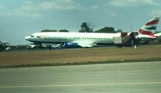 Drama u zračnoj luci u Johannesburgu: Avionu otpao kotač netom prije slijetanja, tresnuo na pistu
