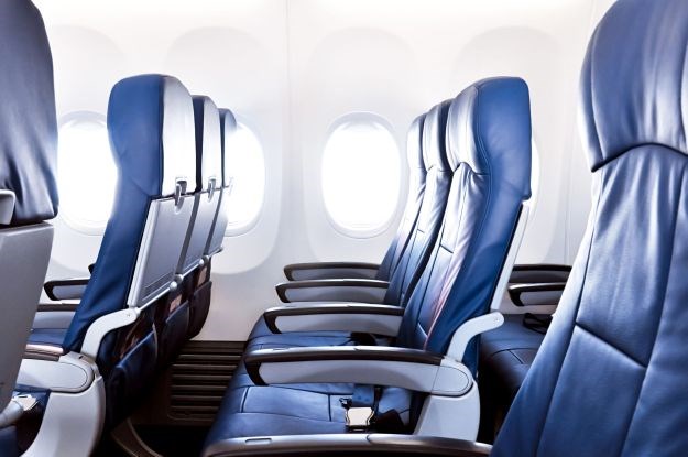 Znate li zašto sjedala u avionima nisu u ravnini s prozorima?
