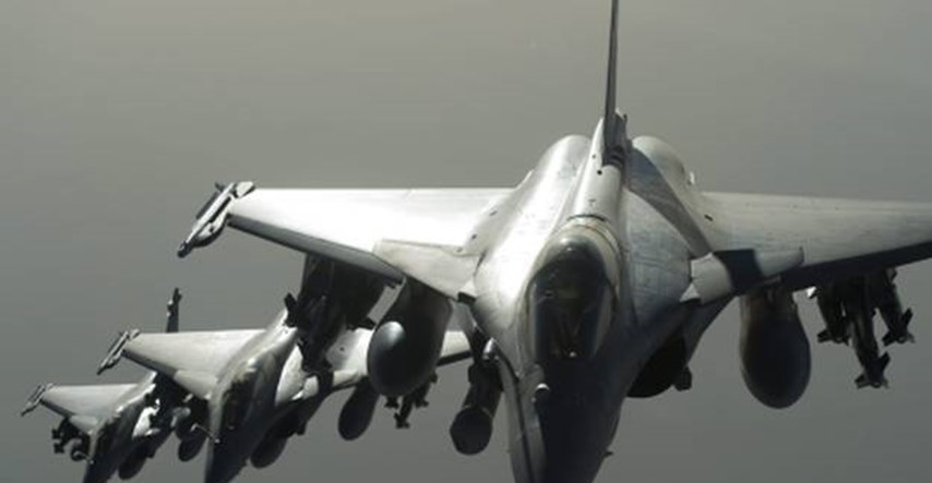 Francuski lovci Rafale bombardirali kamp za obuku IS-a