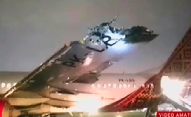 VIDEO Na pisti se sudarila dva putnička aviona: Zakačili se krilima, izbio požar