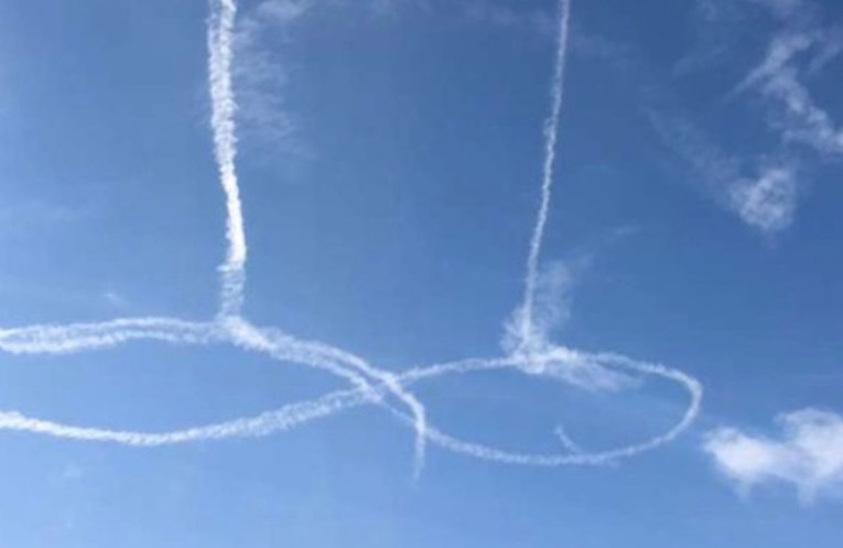 FOTO Pilot američke mornarice iscrtao divovski penis na nebu