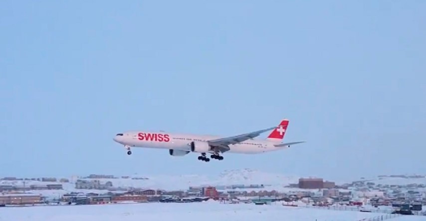 VIDEO Boeingu otkazao motor, morao prisilno sletjeti u blizini Arktika