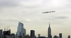 FOTO I avioni protiv Trumpa, pogledajte kako se u New Yorku opiru novom predsjedniku