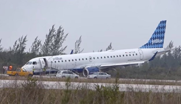 VIDEO Pilot uspio spustiti avion bez prednjeg kotača i spasiti živote putnika i posade