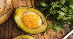 Kako napraviti savršeno pečena jaja u avokadu?