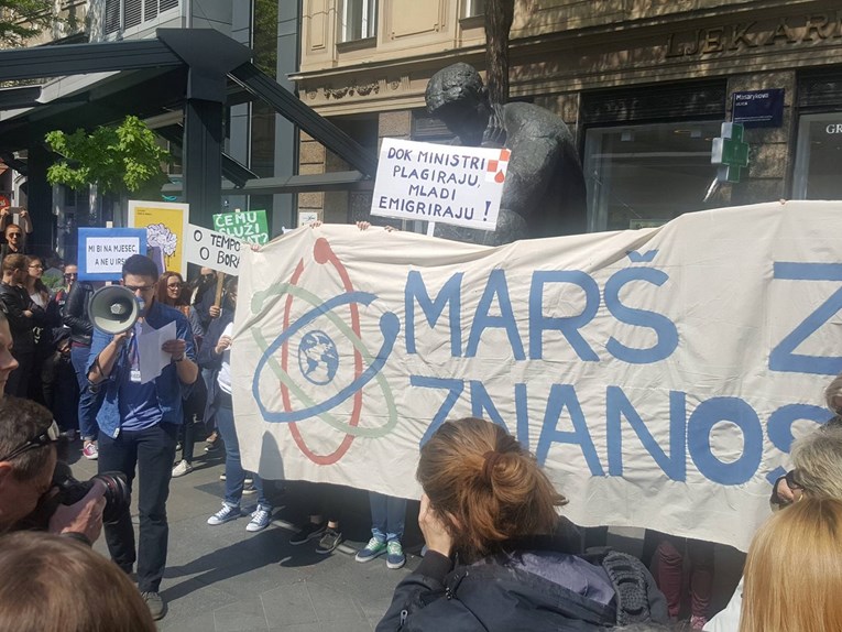 FOTO, VIDEO Marš za znanost u Hrvatskoj: "Dok ministri plagiraju, mladi emigriraju"