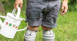 Mališa izmislio nov način obuvanja, ocijenite je li tako stvarno lakše