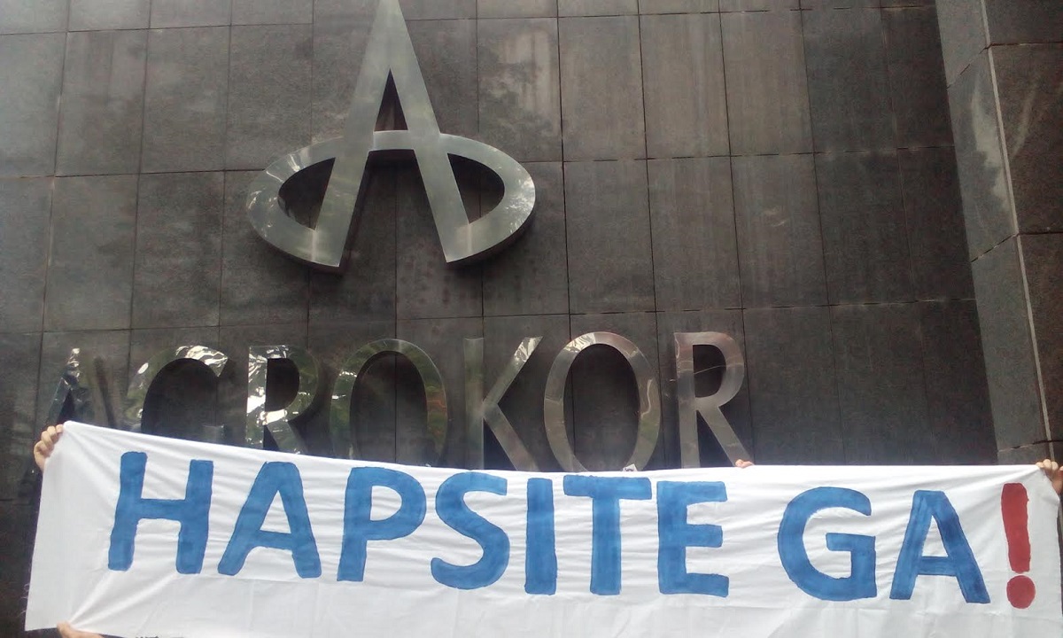 Radnička fronta provocira Todorića transparentom ispred Agrokora: "Hapsite ga"