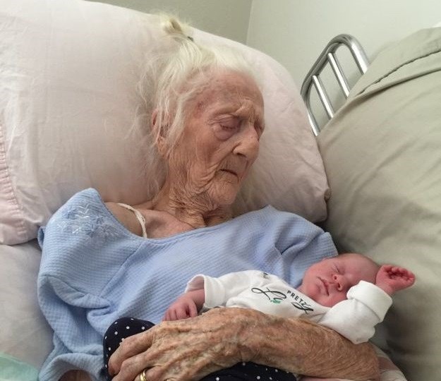 Fotografija "101-godišnje razlike" između prabake i praunuke izazvala lavinu oduševljenja