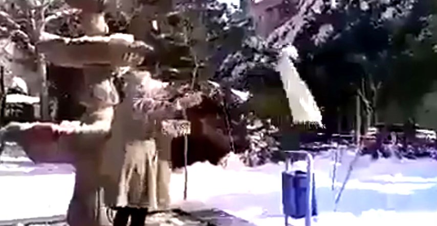 BAKA HRABROST Iranska starica koja jedva hoda prkosi vjerskom režimu, pogledajte snimku