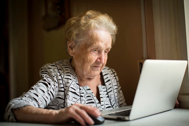 Oglasio se Google: Evo što su poručili najpristojnijoj bakici na internetu