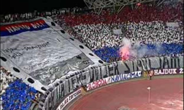 Torcida imala "dojavu" za Šukera, stadion izviždao baklje sa sjevera
