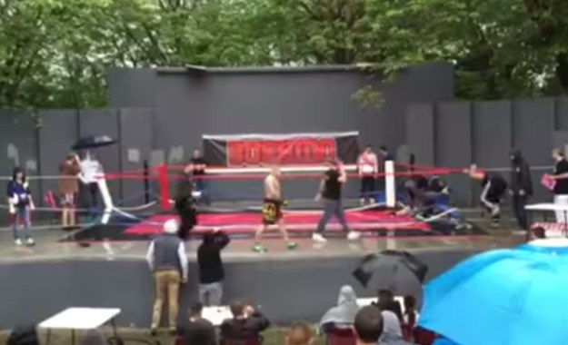 Video dana: Vaso za devet sekundi uništio protivnika i ring