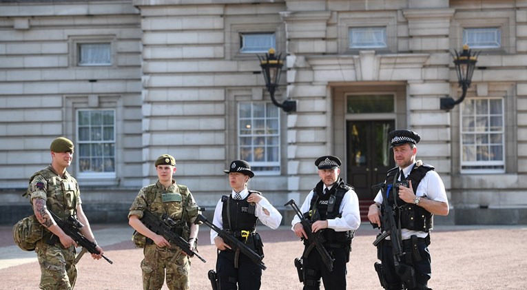 Uhićen drugi sumnjivac povezan s napadom mačem kraj Buckinghamske palače