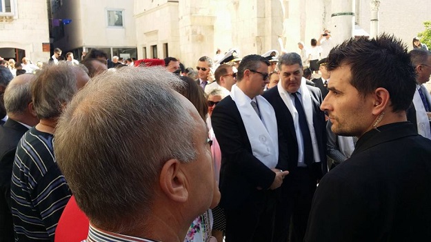 Kampanja počela: Baldasar se jučer ljutio na premijera, evo ih danas zajedno u procesiji